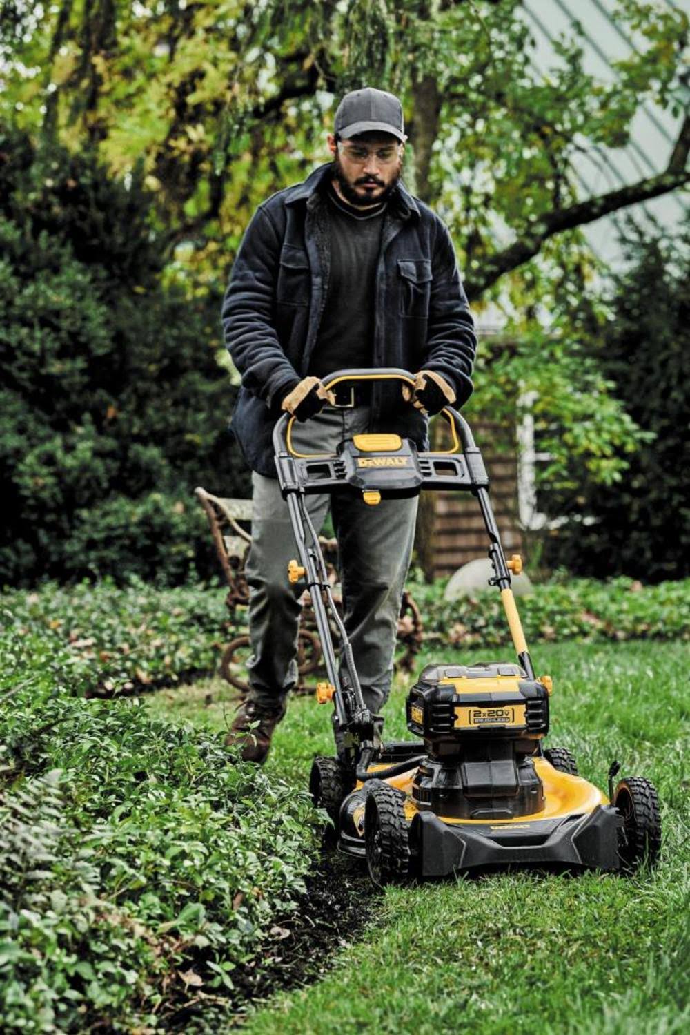 Like New - DEWALT 21.5 in. 20-Volt MAX Lithium-Ion Cordless Battery Walk Behind Push Mower